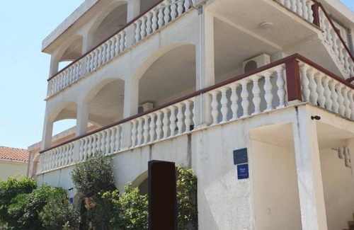 Vir Apartment | Apartment Bozica - 70m from the beach & parking: A4-drugi kat(4+1) - Vir, Zadar riviera, Croatia