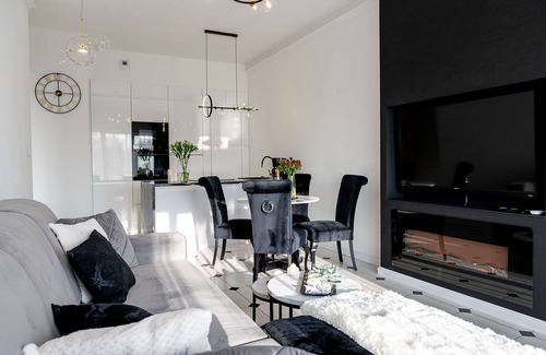 Dziwnow Apartment | Apartment by Dziwna River with Pool Access