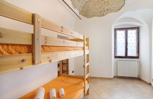 Villa Viani Apartment | Apartment 'Ca' De Maio' with Mountain View and Private Terrace