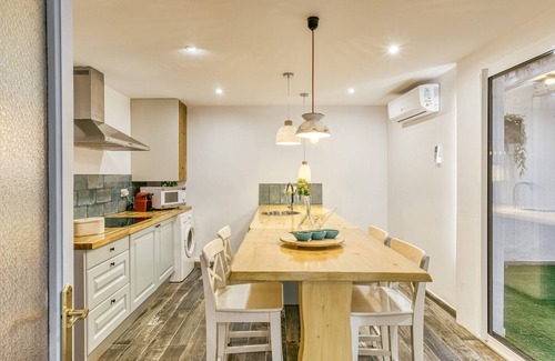 Llanca Apartment | Apartment 'Ca La Maca' with Wi-Fi and Air Conditioning