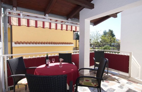 Brulo Apartment | Apartment Carmel with 2 bedrooms for up to 5 people in Porec, Meernah