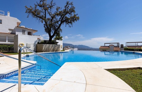Ojen Apartment | Apartment 'Casa de Mairena' with Sea & Mountain View and Wi-Fi