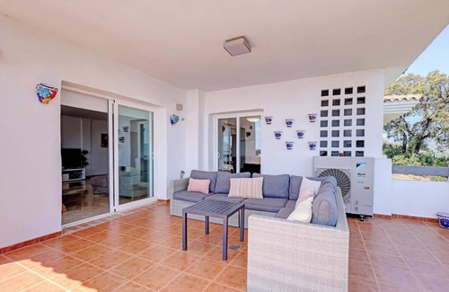 Ojen Apartment | Apartment 'Casa de Mairena' with Sea & Mountain View and Wi-Fi