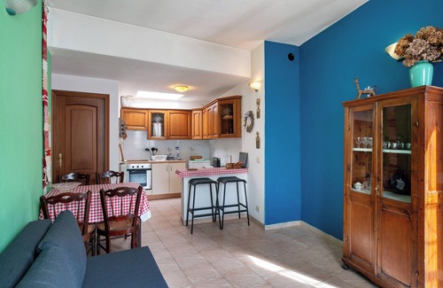 Vendone Apartment | Apartment 'Casa Degli Artisti' with Mountain View, Private Garden and Wi-Fi