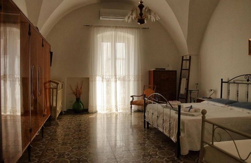 Old Town Cisternino Apartment | Apartment 'Casa Dei Nonni - Davide' with Balcony, Wi-Fi and Air Conditioning
