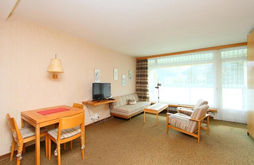 Meierhof Apartment | Apartment Casa Jenatsch-2 by Interhome