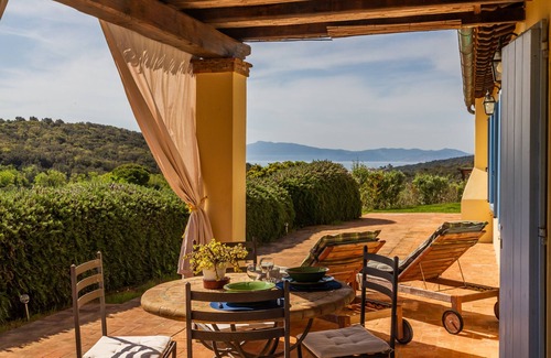 Orbetello Apartment | Apartment 'Casa Marino' with Sea View, Wi-Fi and Air Conditioning