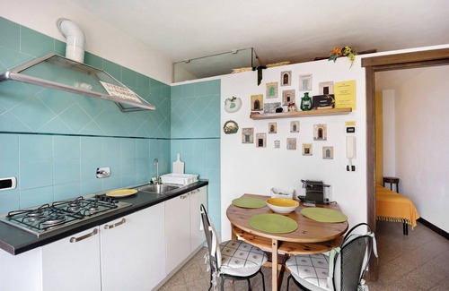 Poggi Apartment | Apartment 'Casa Pepe' with Sea View, Garden & Wi-Fi