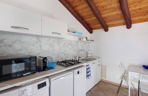 Montan-Angelin-Arensod Apartment | Apartment 'Casa Sabrina - Appartamento Bianco' with Mountain View, Private Terrace and Wi-Fi