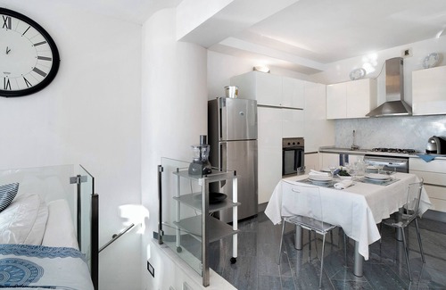 Bordighera Apartment | Apartment 'Casa Simona' with Sea View, Shared Pool and Private Terrace