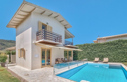 Agios Ioannis Apartment | Apartment 'Casa Smaragdi B' with Sea View, Wi-Fi and Air Conditioning