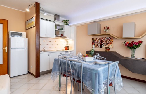 Marina di Pietrasanta Apartment | Apartment 'Casa Vacanza Marina Di Pietrasanta' with Mountain View, Wi-Fi and Air Conditioning