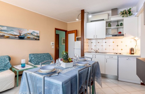 Marina di Pietrasanta Apartment | Apartment 'Casa Vacanza Marina Di Pietrasanta' with Mountain View, Wi-Fi and Air Conditioning