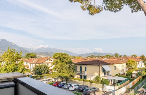 Marina di Pietrasanta Apartment | Apartment 'Casa Vacanza Marina Di Pietrasanta' with Mountain View, Wi-Fi and Air Conditioning