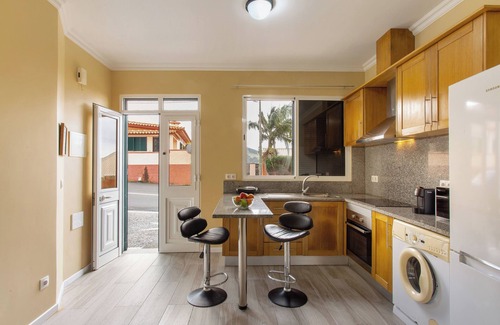Machico Apartment | Apartment 'Casa Viva' with Sea View, Shared Terrace and Wi-Fi