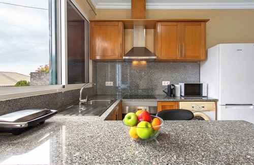 Machico Apartment | Apartment 'Casa Viva' with Sea View, Shared Terrace and Wi-Fi