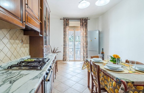 Punta Milocca Apartment | Apartment 'Casa Vivaldi Vista Giardino' with Sea View, Wi-Fi and Air Conditioning