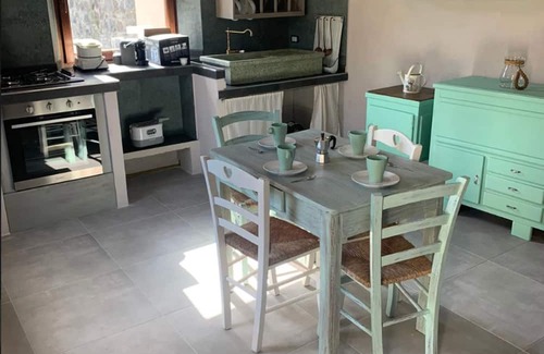 Radicofani Apartment | Apartment "Casetta Il Glicine" with Shared Pool & A/C