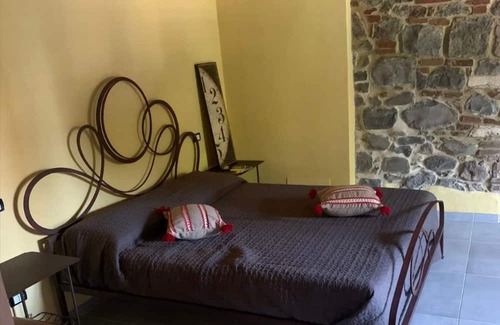 Radicofani Apartment | Apartment "Casetta Il Glicine" with Shared Pool & A/C