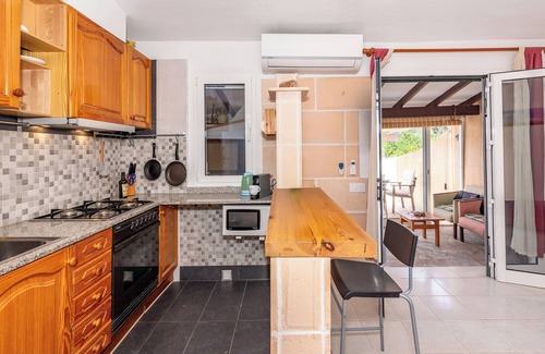 Cap d'Artrutx Apartment | Apartment 'Casita del Faro' with Shared Pool, Wi-Fi and Air Conditioning