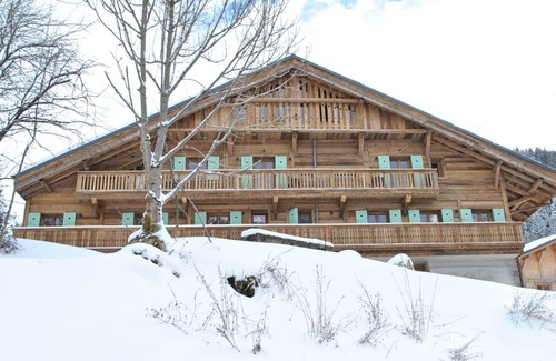 Abondance Apartment | Apartment 'Chalet Cépage - 14 Pers' with Mountain View, Private Terrace and Wi-Fi