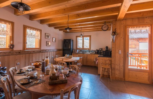 Sallanches Apartment | Apartment 'Chambre Triple Basique - Sans Vue' with Shared Garden and Wi-Fi