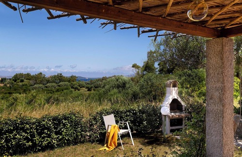 La Conia Apartment | Apartment close to the Beach with Sea View, Terrace & Garden