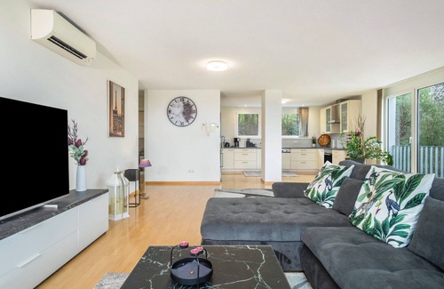 Lochau Apartment | Apartment 'Cocoon Am Schloß Top 2' with Lake View, Wi-Fi and Air Conditioning
