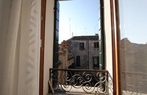Cannaregio Apartment | Apartment Crystal (200m from Rialto´s Bridge)