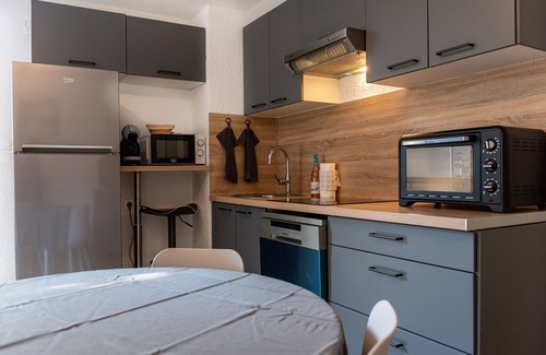 Les Hauts de Canet Apartment | Apartment 'Dream House Halawa' with Shared Pool, Wi-Fi and Air Conditioning