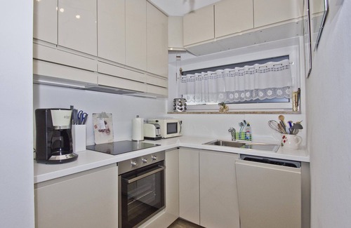 Lauterbach Apartment | Apartment on the first floor near the harbor with terrace - Haus Hafenkieker FeWo 02