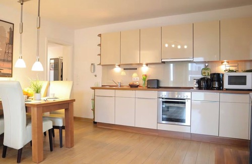 Wurster Nordseekuste Apartment | "Apartment Sonnenbogen: North Sea magic and comfort on the dike!"
