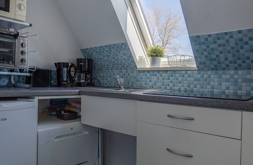 Norddeich Apartment | Apartment 'Deichkieker' with Shared Garden and Wi-Fi