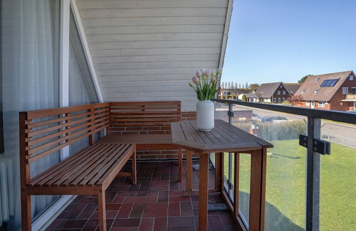 Norddeich Apartment | Apartment 'Deichkieker' with Shared Garden and Wi-Fi