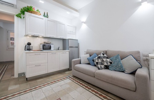 Cagliari Apartment | Apartment 'Dettori 18' with Wi-Fi and Air Conditioning
