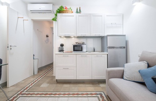 Cagliari Apartment | Apartment 'Dettori 18' with Wi-Fi and Air Conditioning