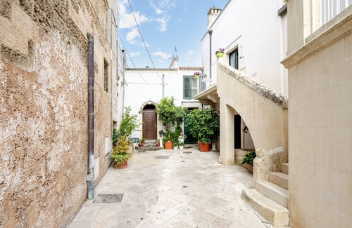 Muro Leccese Apartment | Apartment 'Dimora Con Terrazza Vicino Otranto' with Private Terrace, Wi-Fi and Air Conditioning