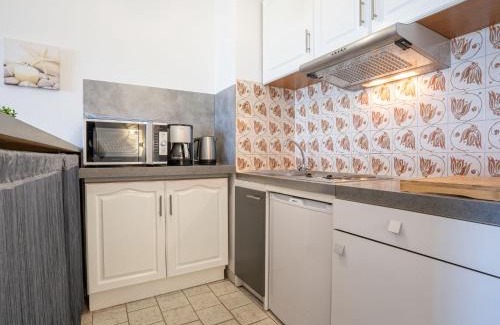 Saint-Cyr-sur-Mer Apartment | Apartment Dio Brasil-2 by Interhome