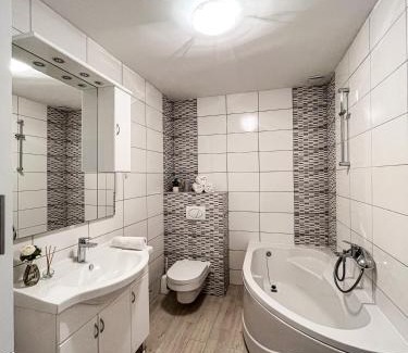 Canton 10 Apartment | Apartment Doris