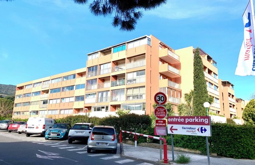 Le Lavandou Apartment | Apartment downtown Le Lavandou 350 m from the beach