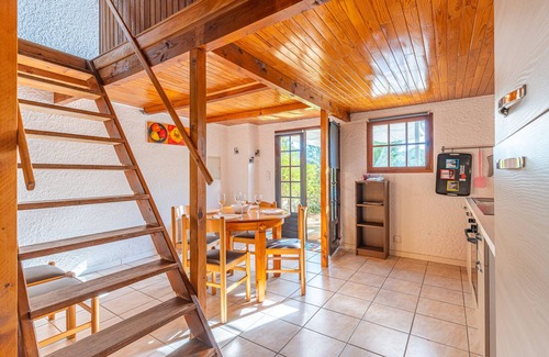Naujac-Sur-Mer Apartment | Apartment 'Duplex En Residence Tennis Piscine' with Shared Pool, Private Terrace and Wi-Fi