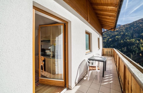 Moso in Passiria Apartment | Apartment "Egarthof Enzian" with Mountain View, Wi-Fi, Balcony & Garden