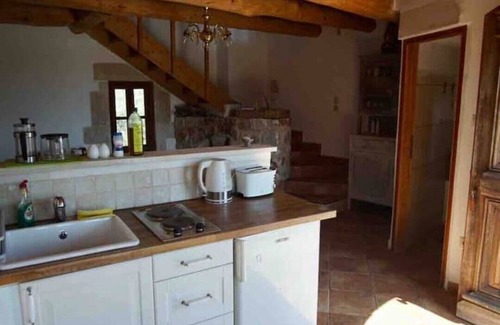 Kefalas Villa | Apartment Ela in a traditional stone villa