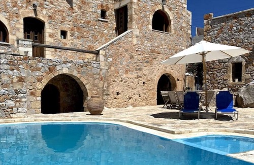 Kefalas Villa | Apartment Ela in a traditional stone villa