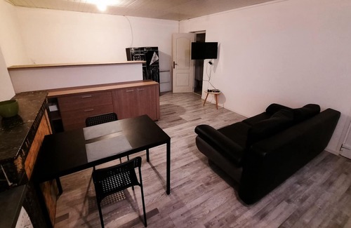 Avesnes-sur-Helpe Apartment | Apartment-Ensuite with Shower Wifi-netflix
