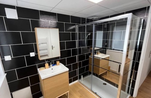 Maubeuge Apartment | Apartment-Ensuite with Shower-Courtyard view