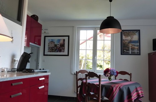 Ciboure Apartment | Apartment 'Entre Terre Et Mer' with Sea View, Private Terrace and Wi-Fi