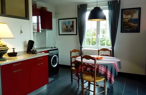 Ciboure Apartment | Apartment 'Entre Terre Et Mer' with Sea View, Private Terrace and Wi-Fi