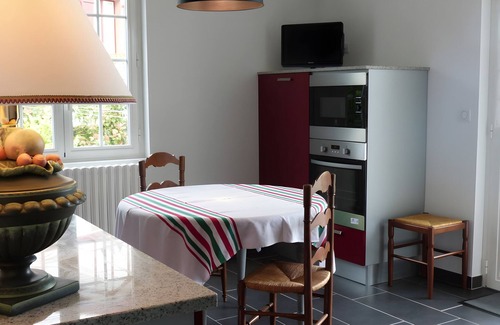 Ciboure Apartment | Apartment 'Entre Terre Et Mer' with Sea View, Private Terrace and Wi-Fi