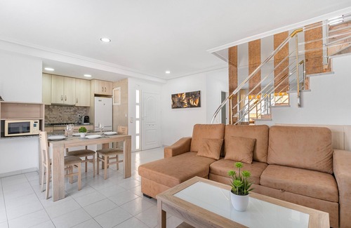 Guardamar del Segura House | Apartment 'A Un Paso Del Mar' with Shared Pool and Balcony